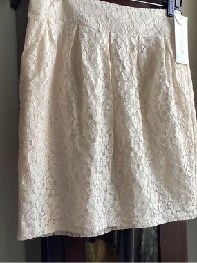 G by Giuliana Rancic Ivory Lace Satin Lined Skirt w Pockets